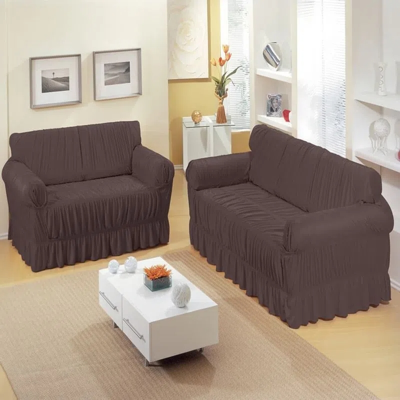 A imagem mostra um exemplo do uso da capa para sofá.